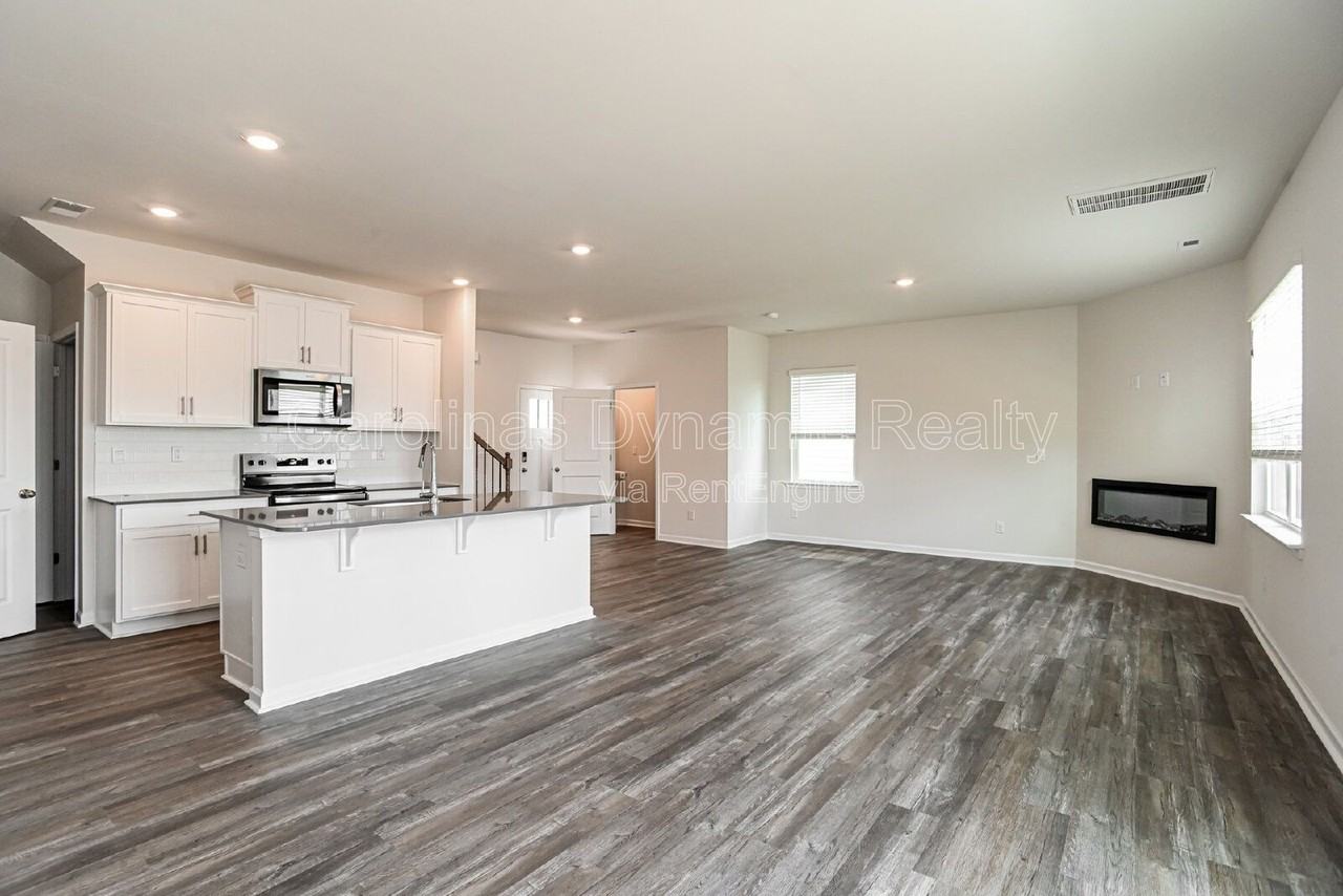 1365 37th Avenue Ln Ne - Photo 7 of 33