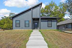 featured image of 527 W Walker St