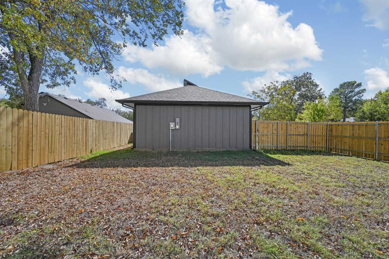 527 W Walker St - Photo 5 of 22