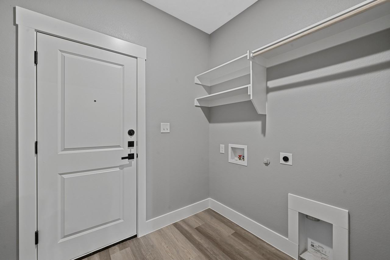 527 W Walker St - Photo 6 of 22