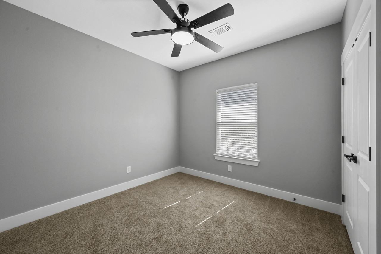 527 W Walker St - Photo 7 of 22