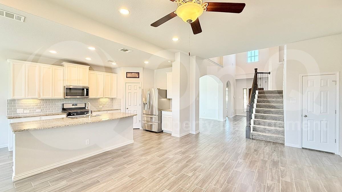 236 Allegrini St - Photo 6 of 33