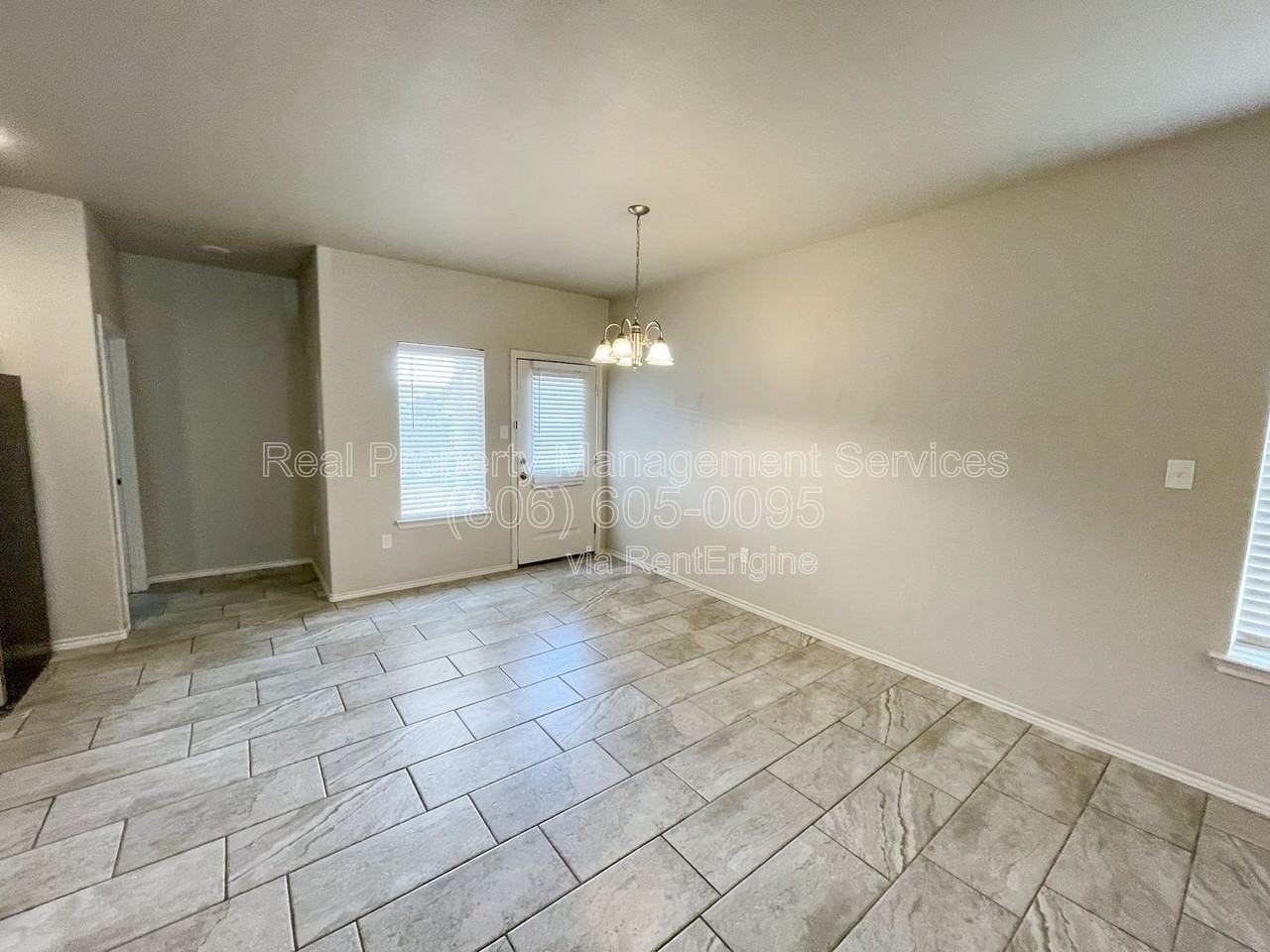 11207 Akron Ave - Photo 3 of 13