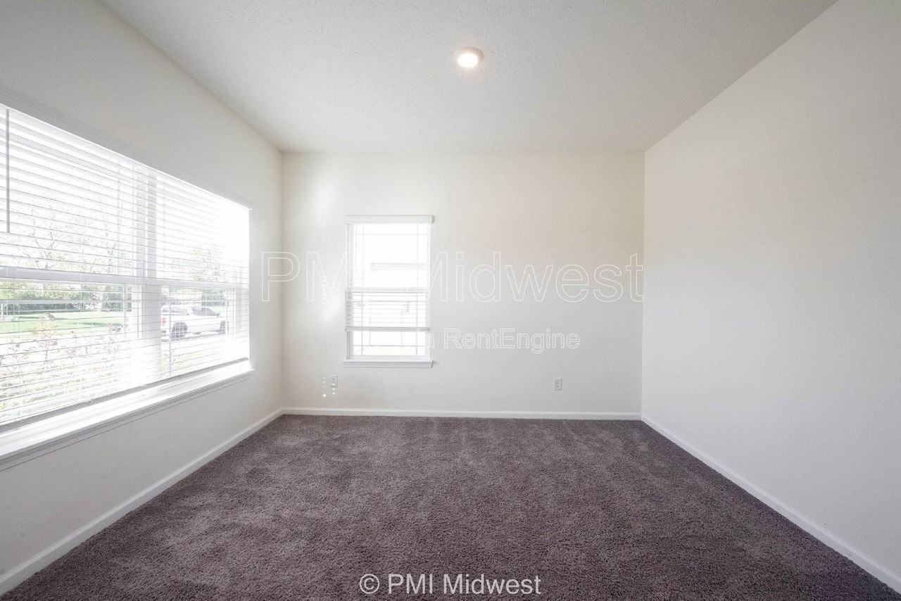 1968 Fairmount Dr - Photo 3 of 46