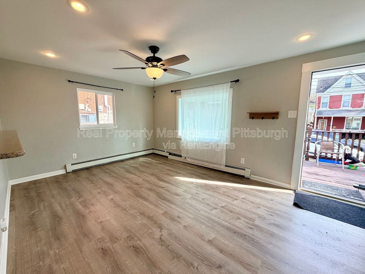 521 Farnsworth St - Photo 2 of 22