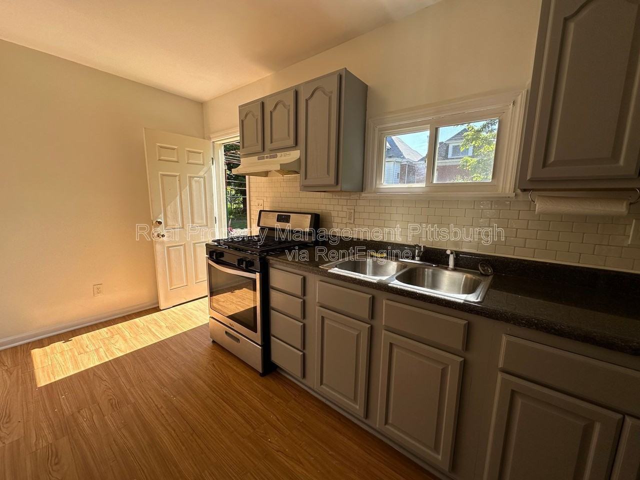 822 Collins Ave #1 - Photo 5 of 14