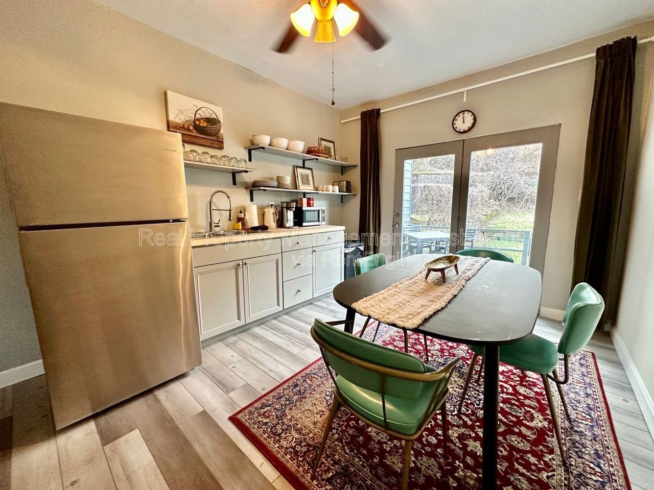 320 Greenfield Ave - Photo 2 of 44