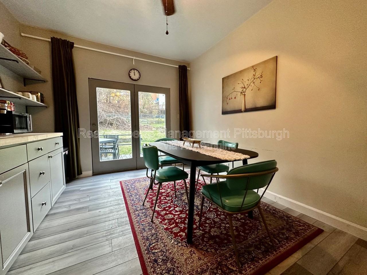 320 Greenfield Ave - Photo 3 of 44