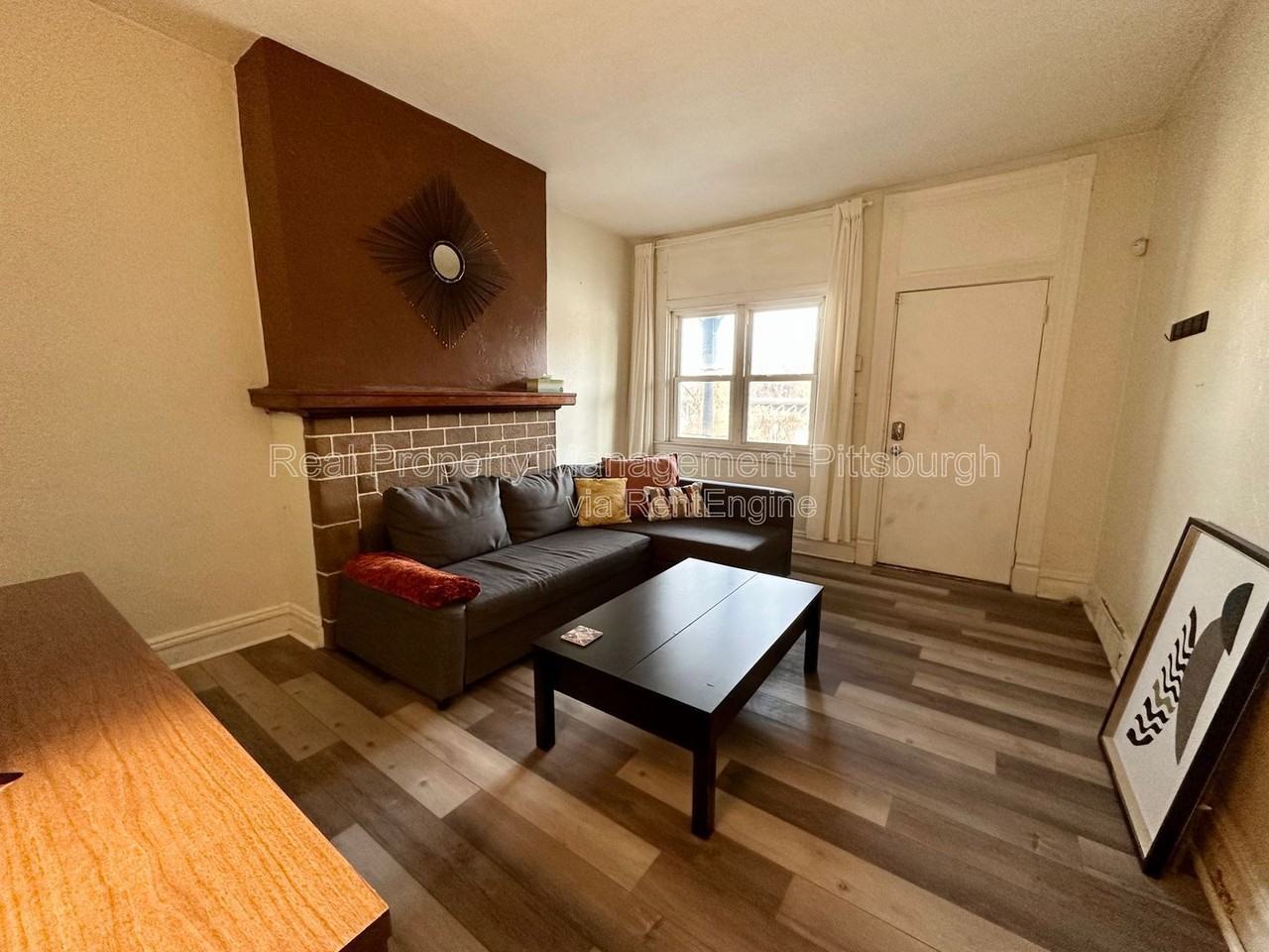 320 Greenfield Ave - Photo 5 of 44