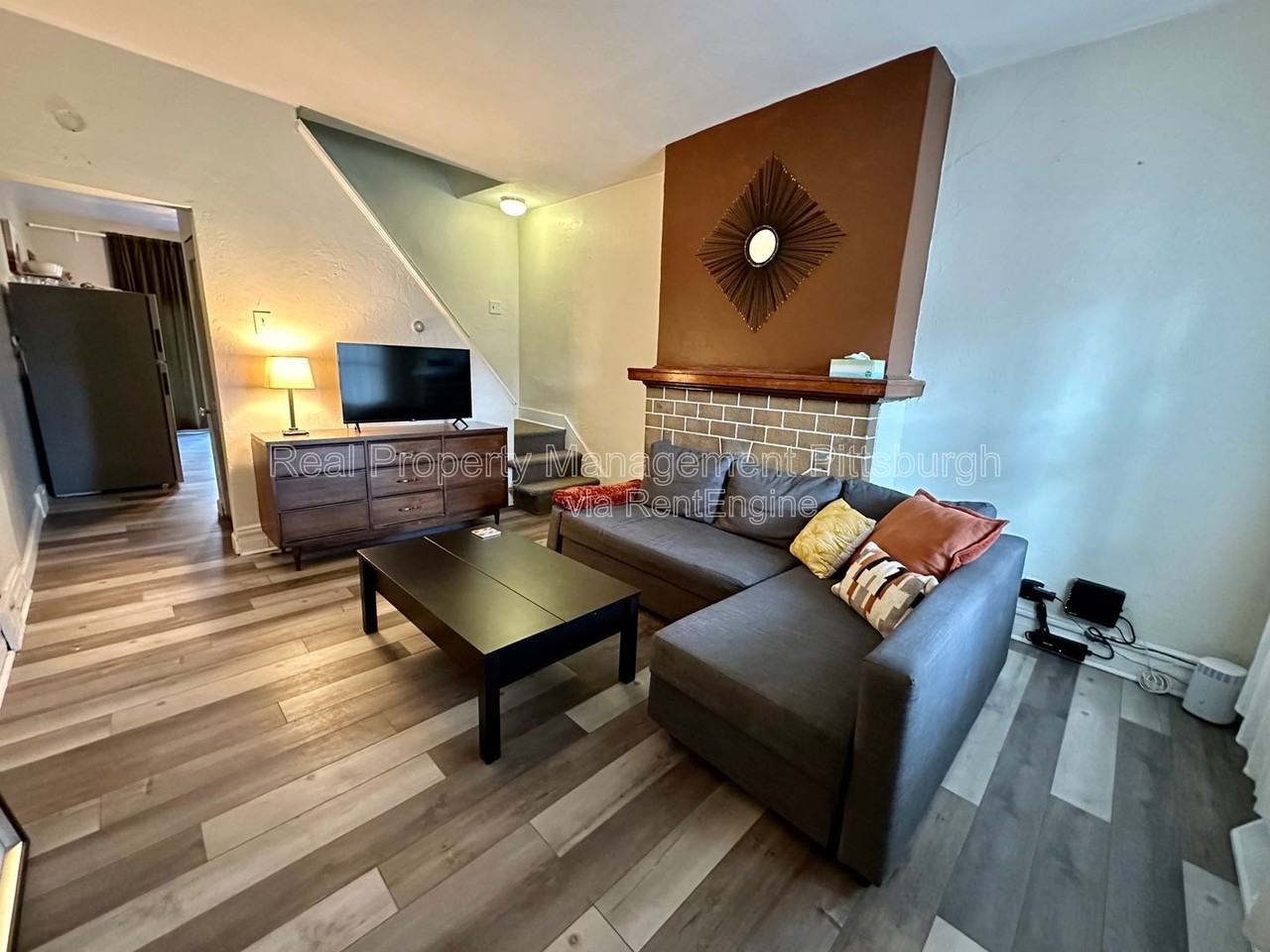 320 Greenfield Ave - Photo 6 of 44