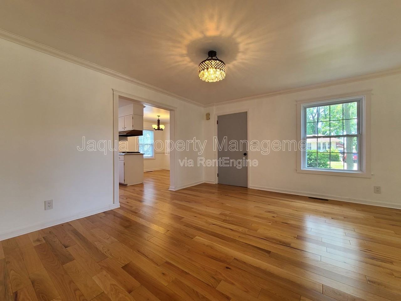 547 Archer Ave - Photo 3 of 41