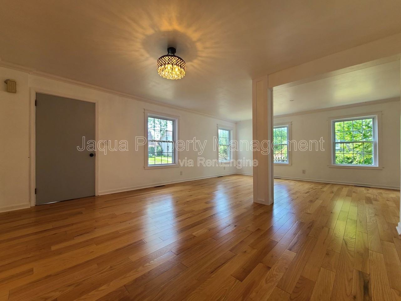 547 Archer Ave - Photo 4 of 41