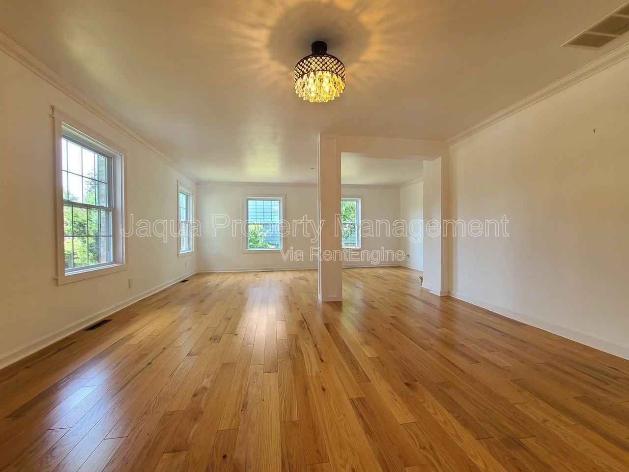 547 Archer Ave - Photo 5 of 41