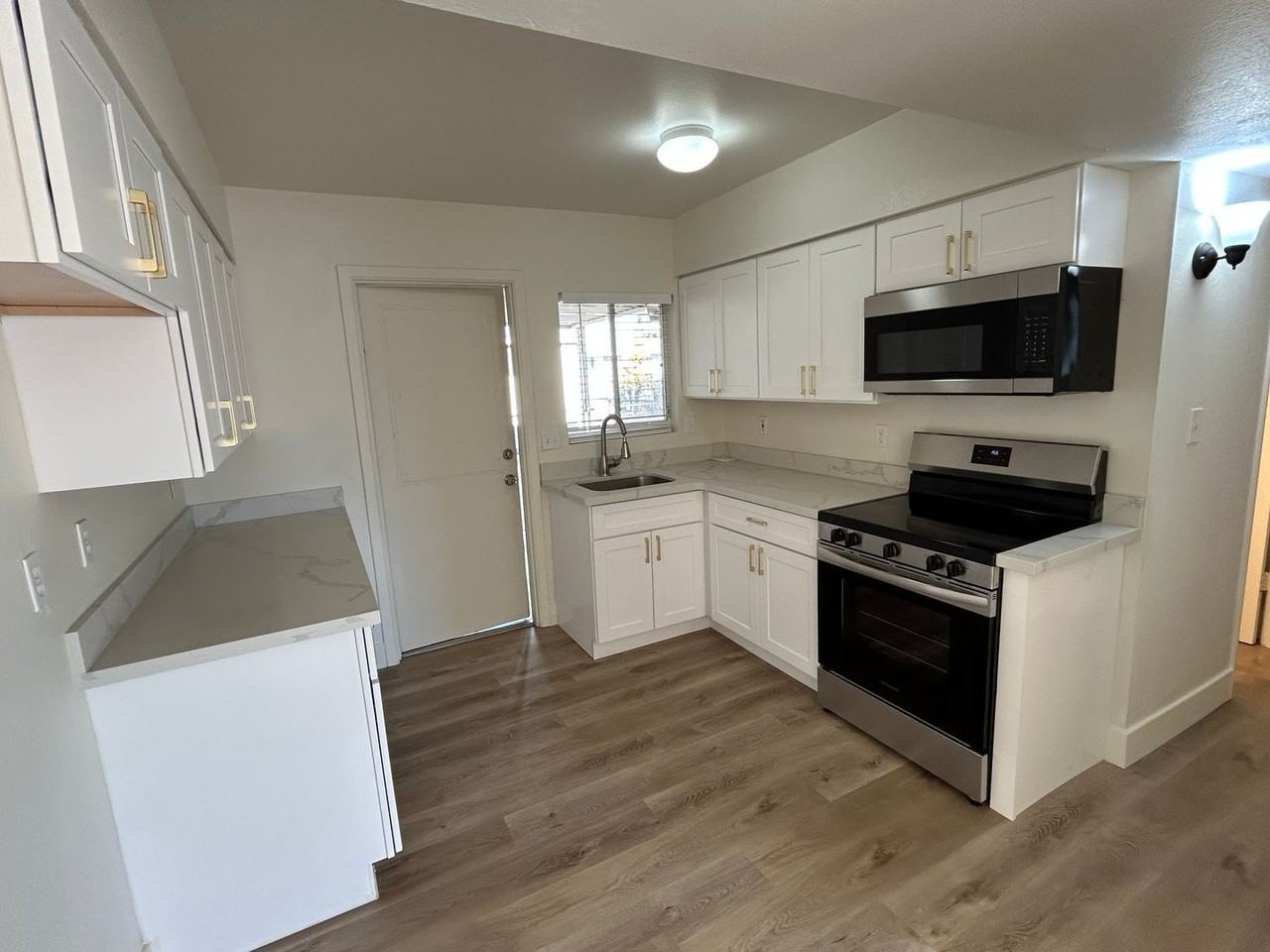 11202 W Nevada Ave - Photo 2 of 10