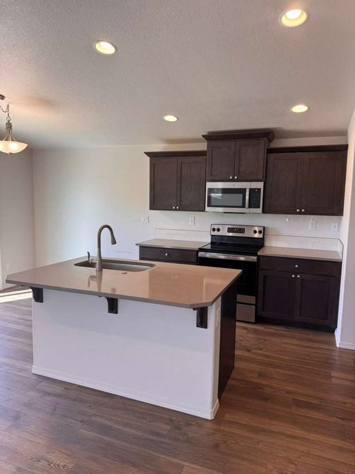 1642 Zoe Ave - Photo 7 of 23