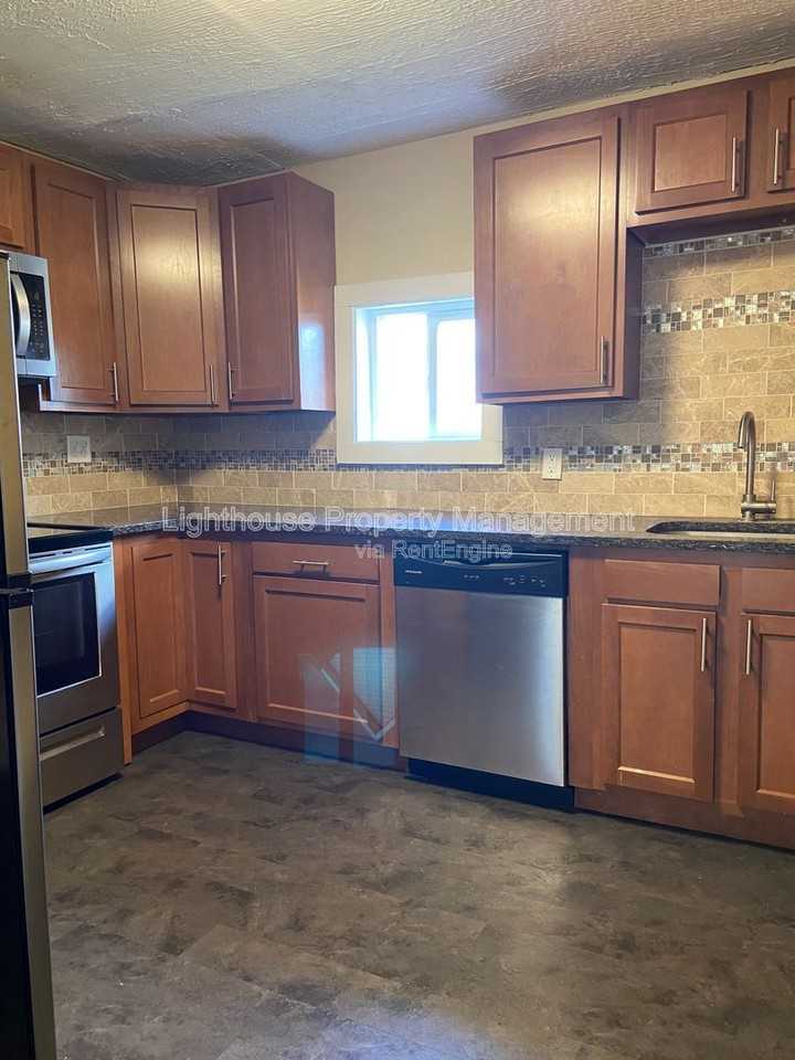 223 E North St #2 - Photo 3 of 14