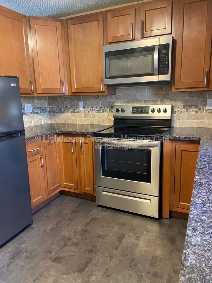 223 E North St #2 - Photo 4 of 14