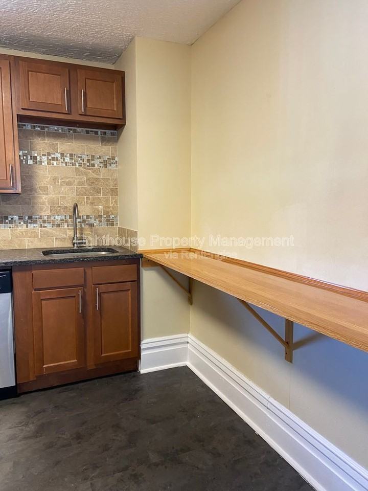 223 E North St #2 - Photo 5 of 14