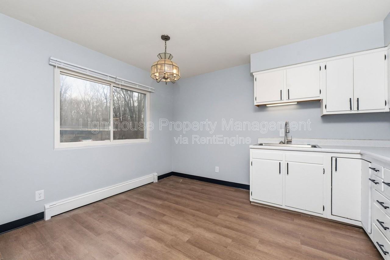 1926 Sunnyside Dr - Photo 3 of 20