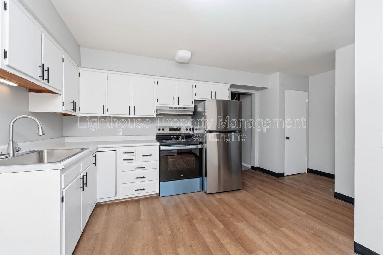 1926 Sunnyside Dr - Photo 4 of 20