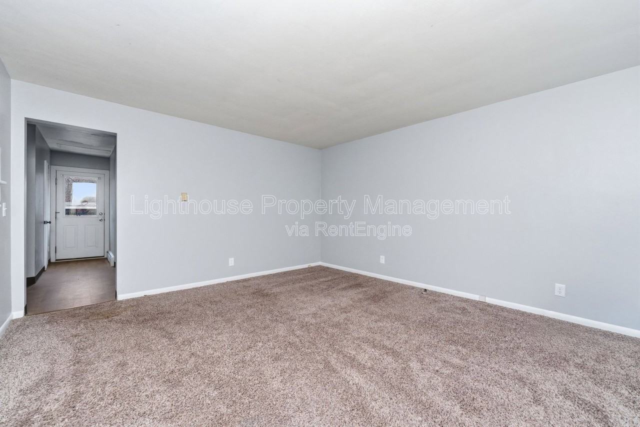 1926 Sunnyside Dr - Photo 6 of 20