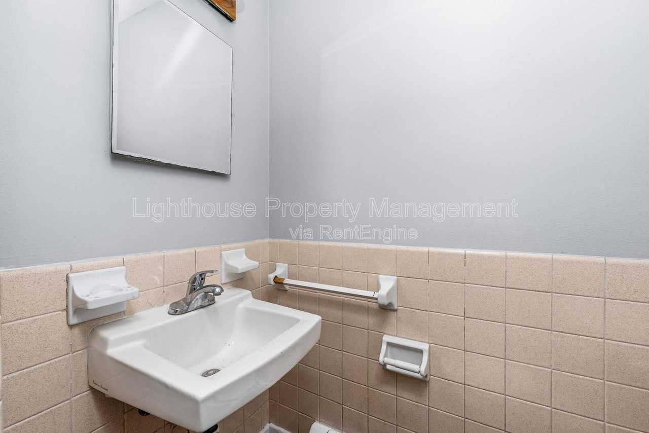 1926 Sunnyside Dr - Photo 7 of 20