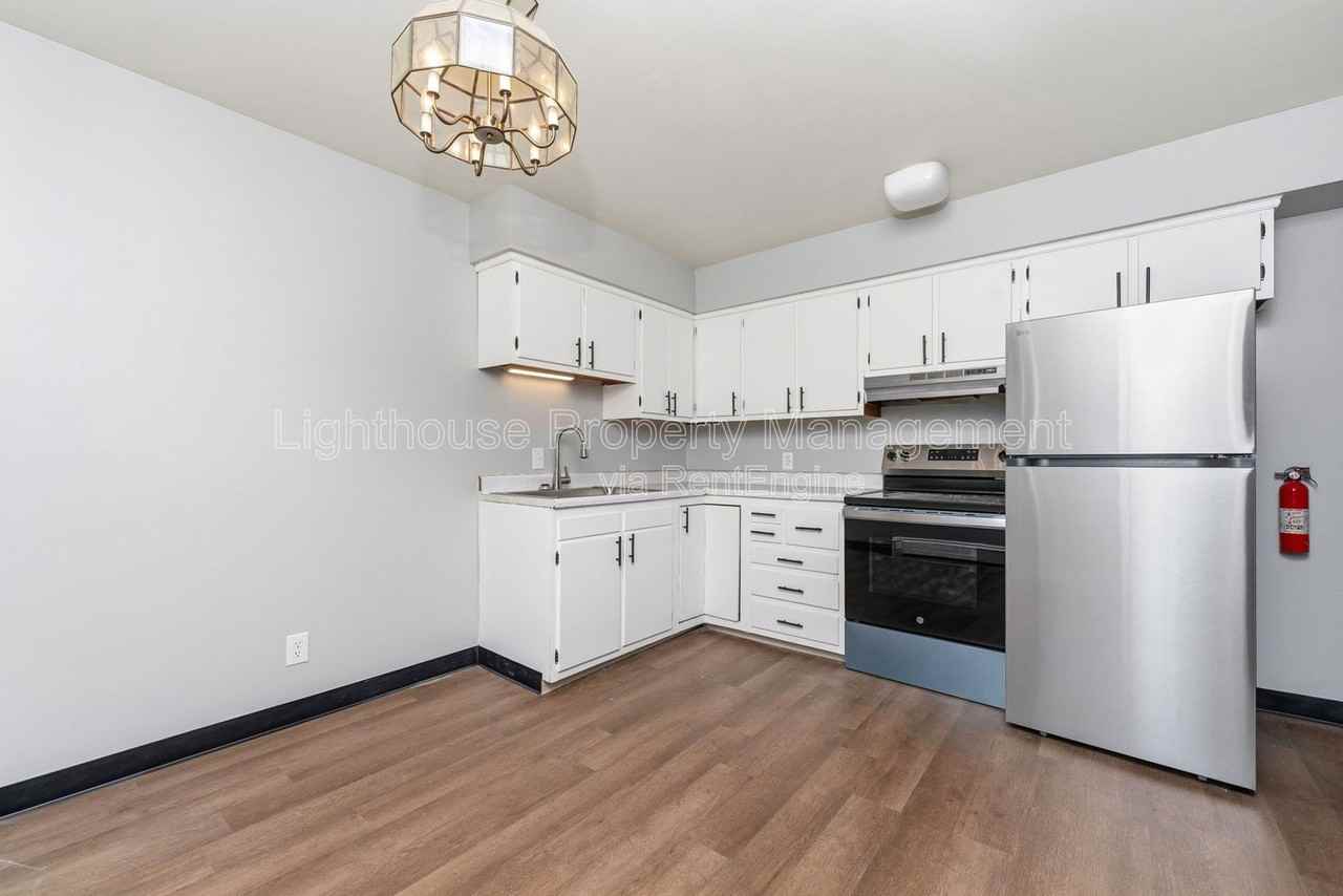1926 Sunnyside Dr - Photo 3 of 20