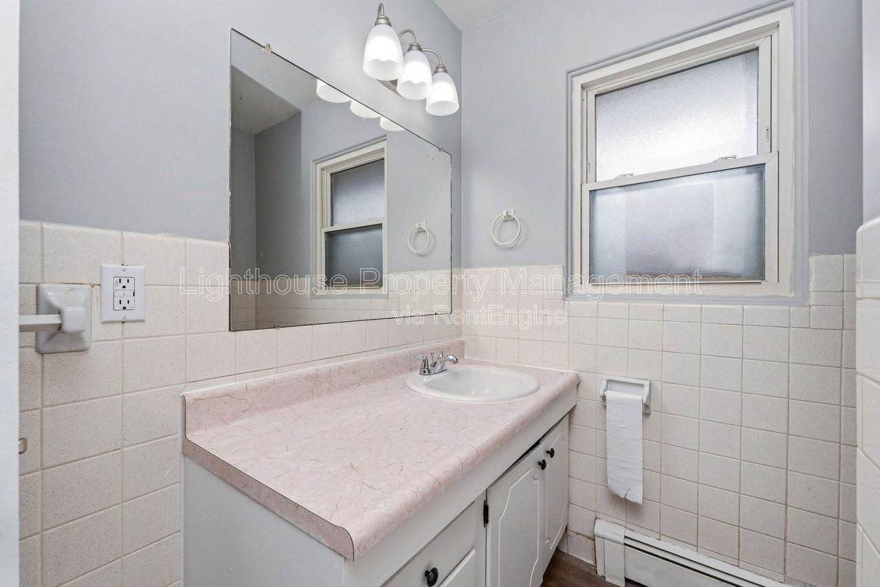 1926 Sunnyside Dr - Photo 4 of 20
