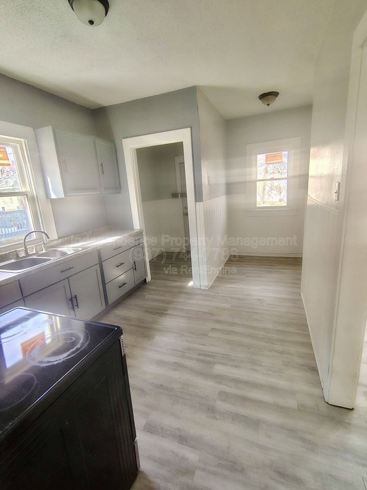 951 Ferndale Ave #951 - Photo 4 of 16