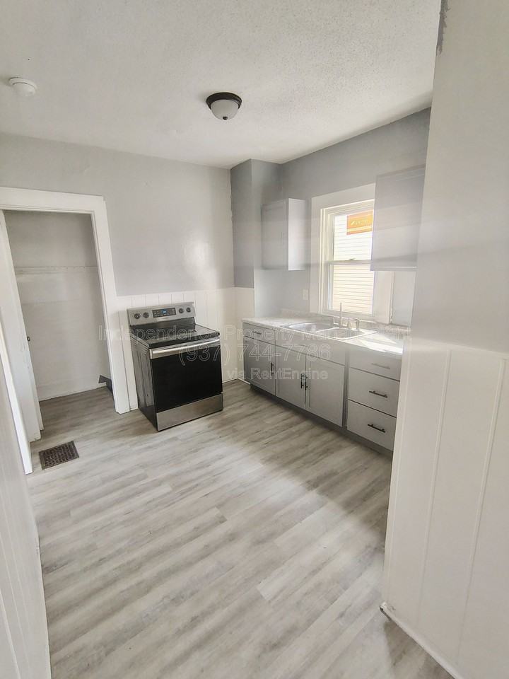 951 Ferndale Ave #951 - Photo 5 of 16