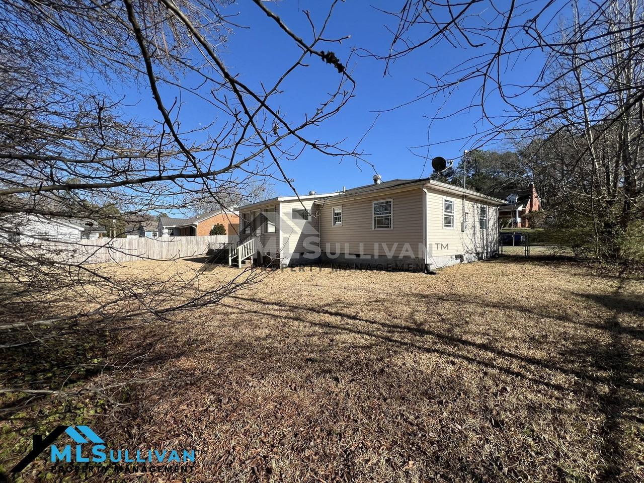 2408 Otis St - Photo 6 of 31