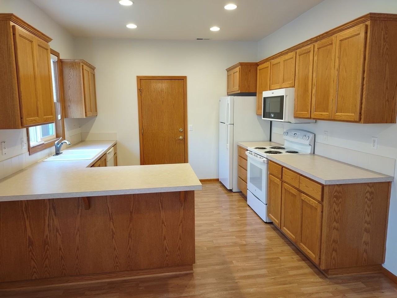 3328 Lake Glenn Dr - Photo 2 of 14