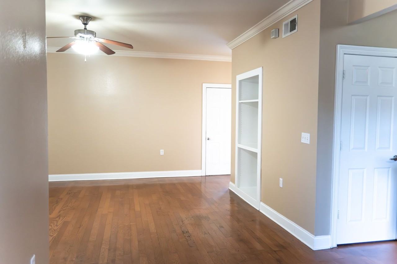 211 Penny Ln - Photo 3 of 16