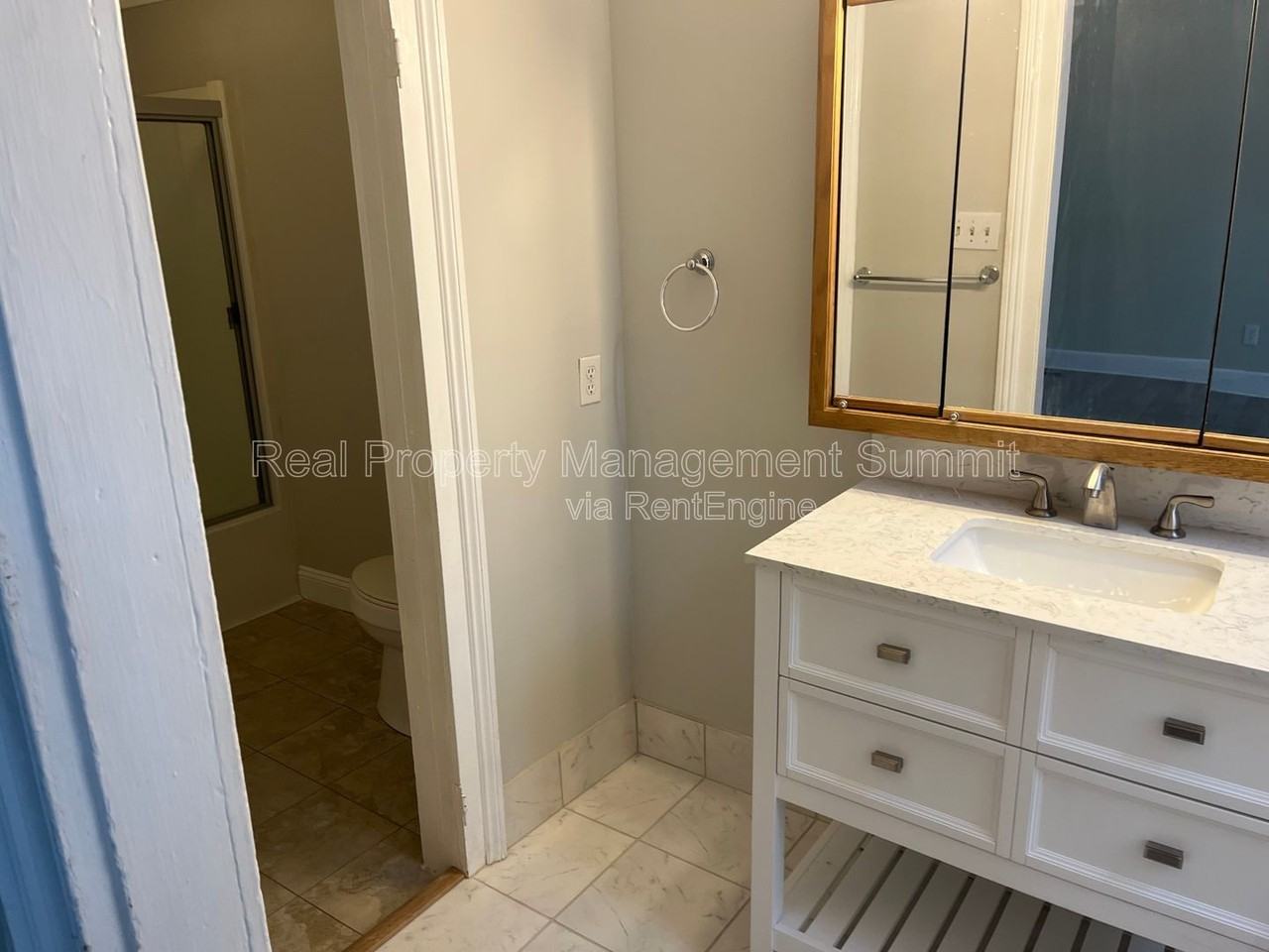 401 N Augusta St #B - Photo 3 of 13