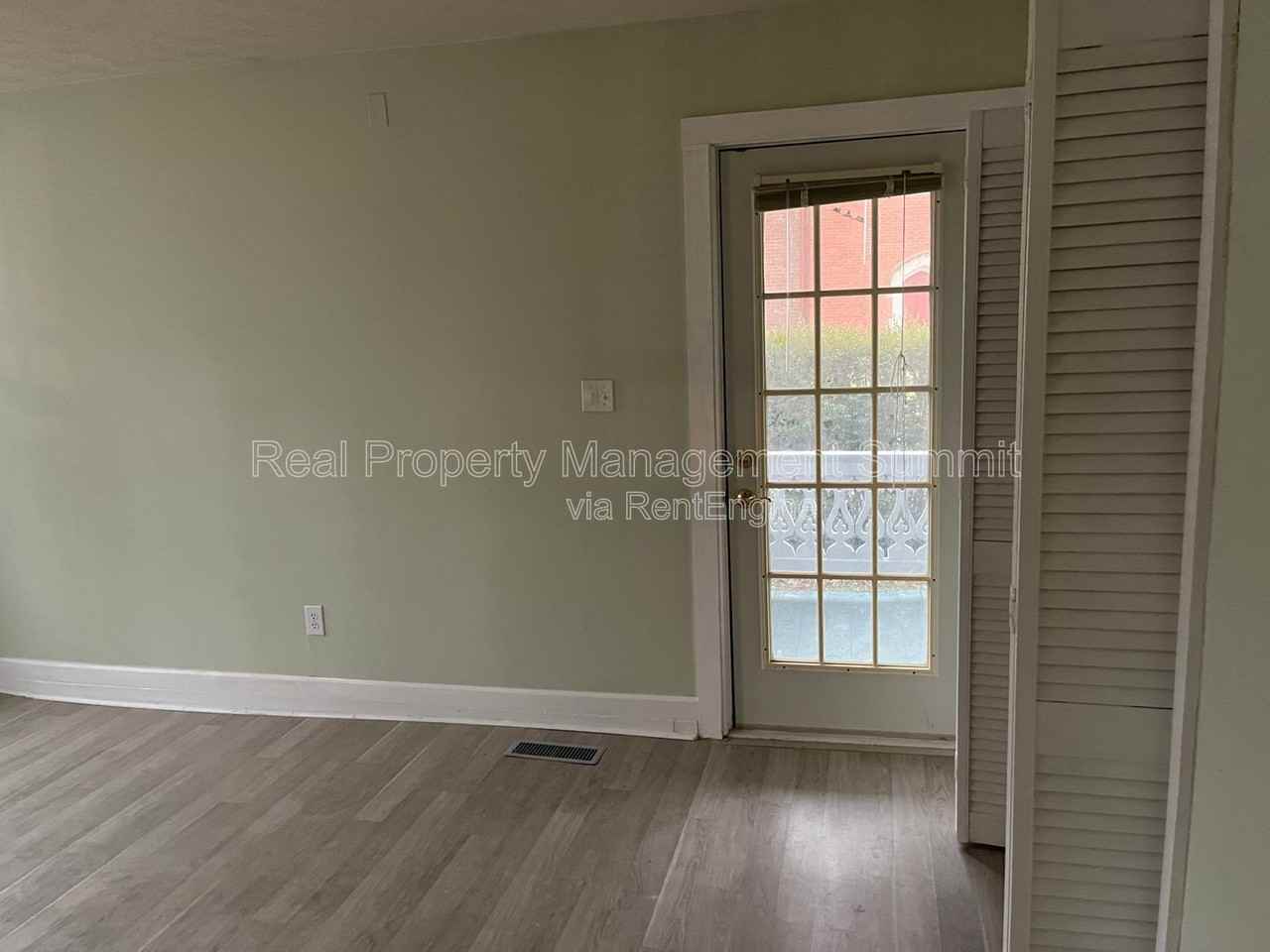 401 N Augusta St #B - Photo 4 of 13