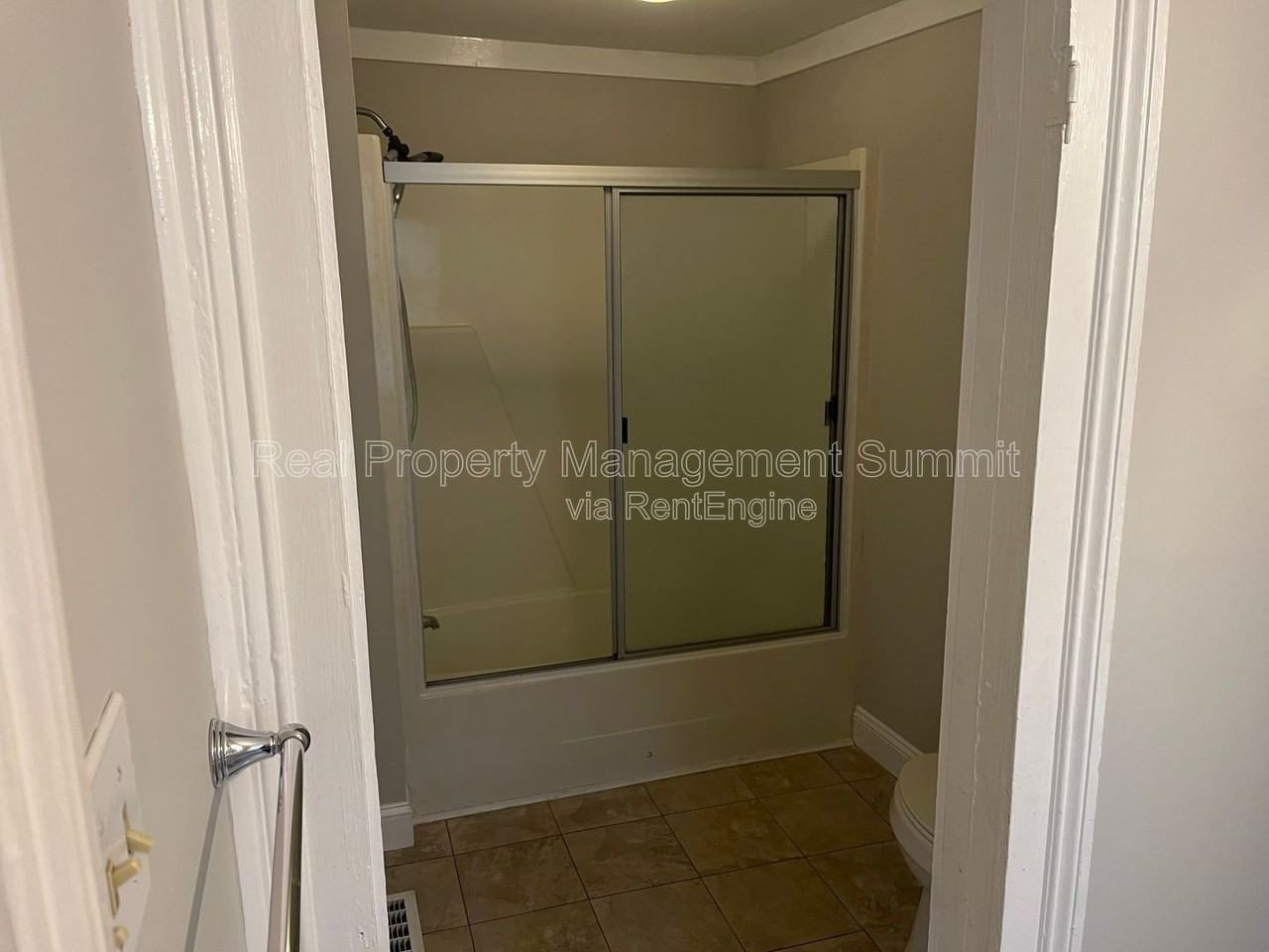 401 N Augusta St #B - Photo 5 of 13