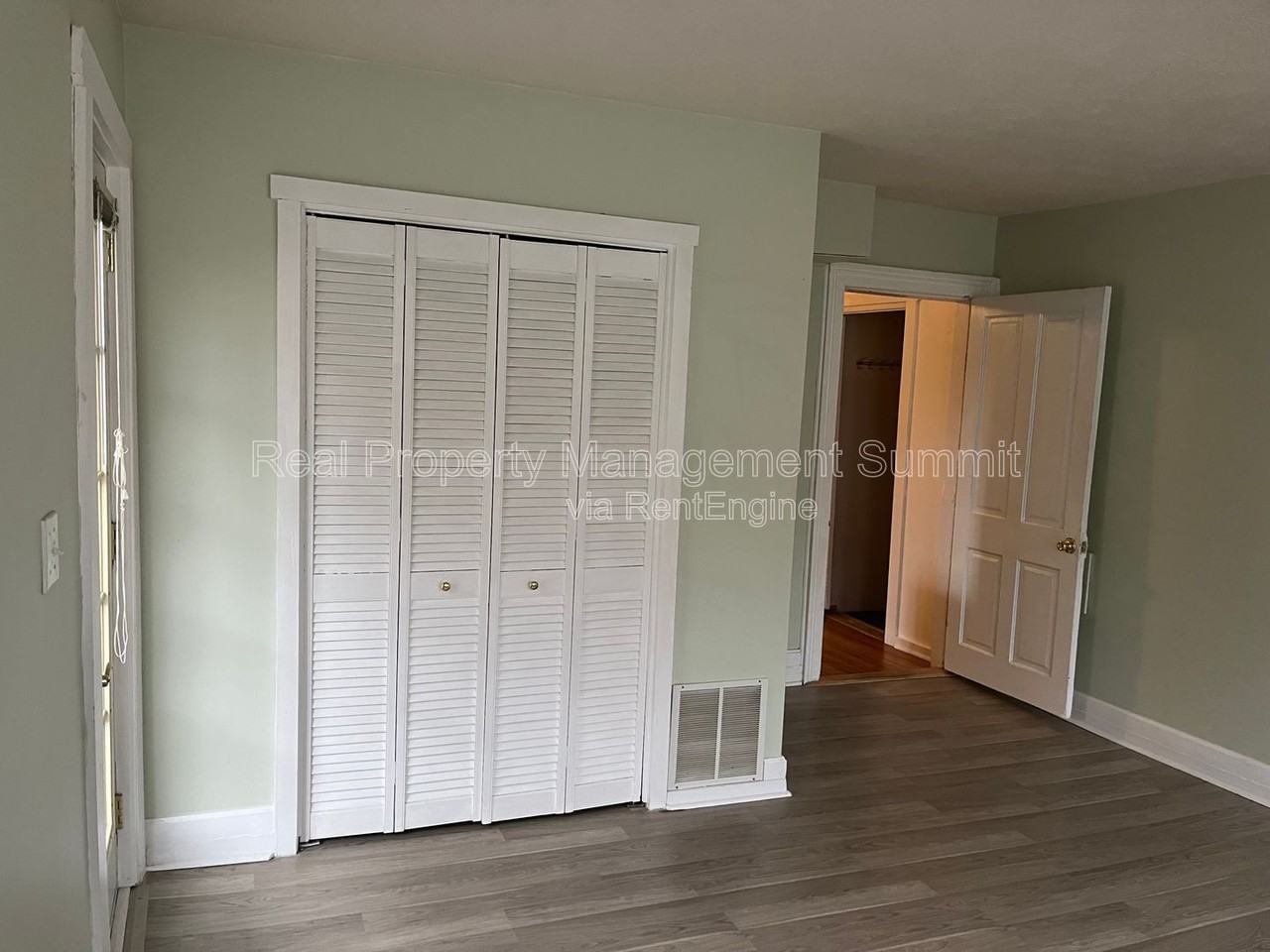 401 N Augusta St #B - Photo 7 of 13