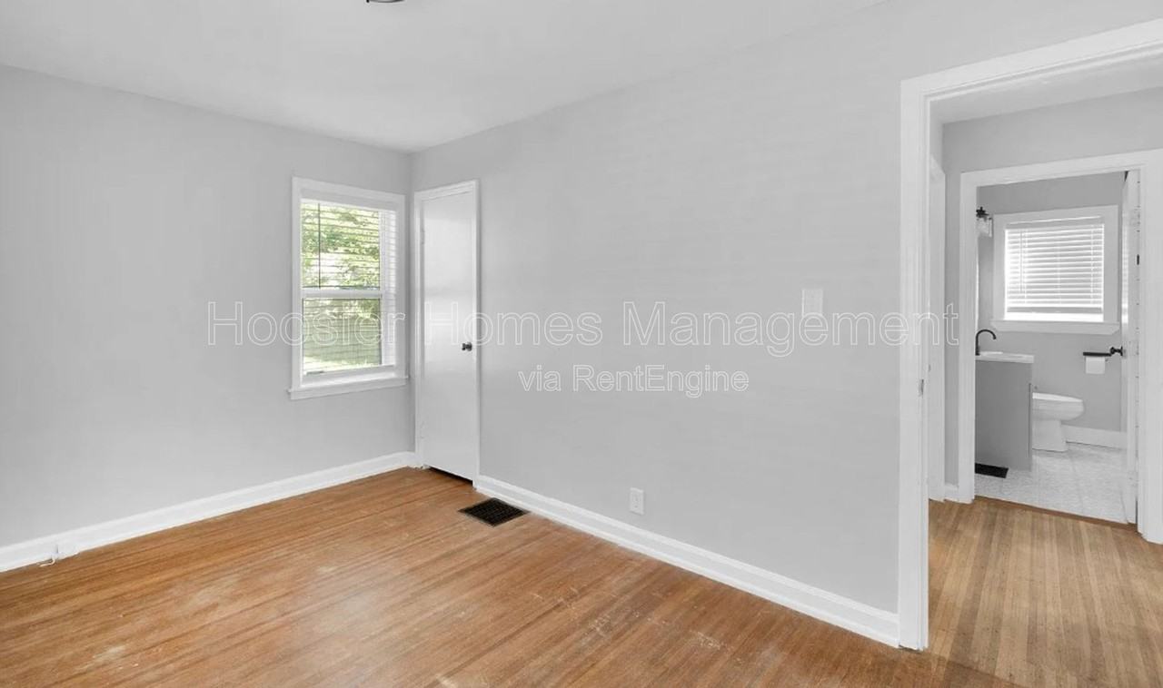 5017 Indianola Ave - Photo 2 of 11