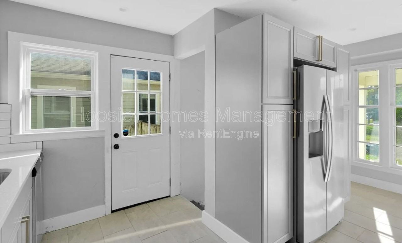 5017 Indianola Ave - Photo 3 of 11