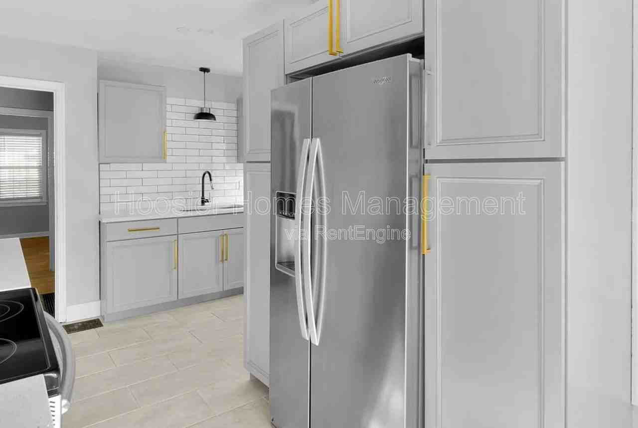 5017 Indianola Ave - Photo 4 of 11