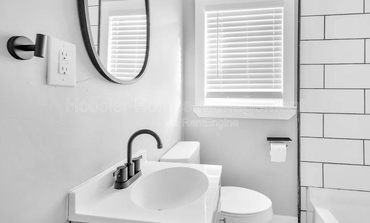 5017 Indianola Ave - Photo 5 of 11