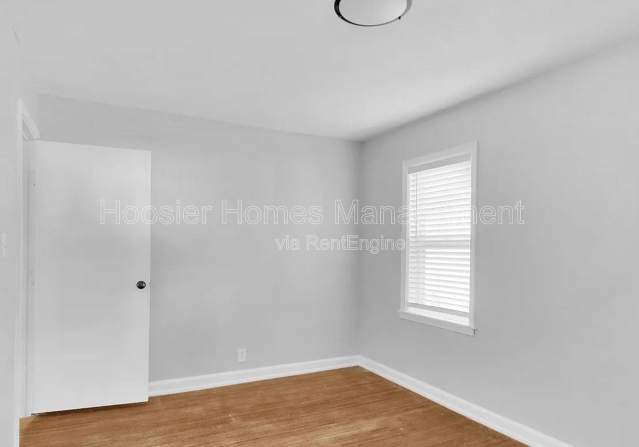 5017 Indianola Ave - Photo 6 of 11