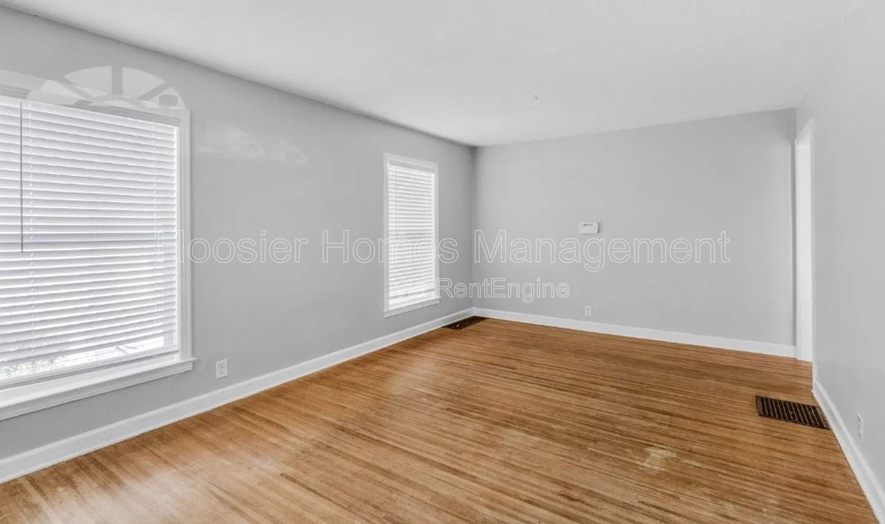 5017 Indianola Ave - Photo 7 of 11