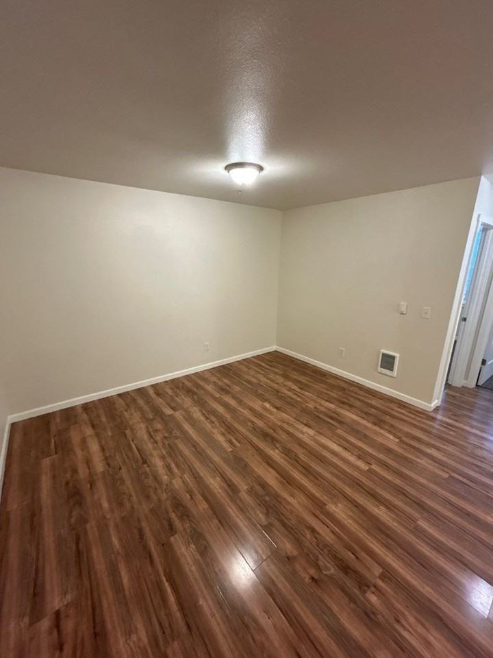 200 Railroad Ave #2 - Photo 3 of 12