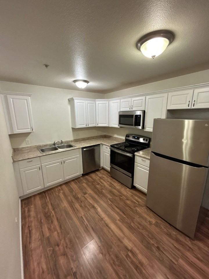 200 Railroad Ave #2 - Photo 6 of 12
