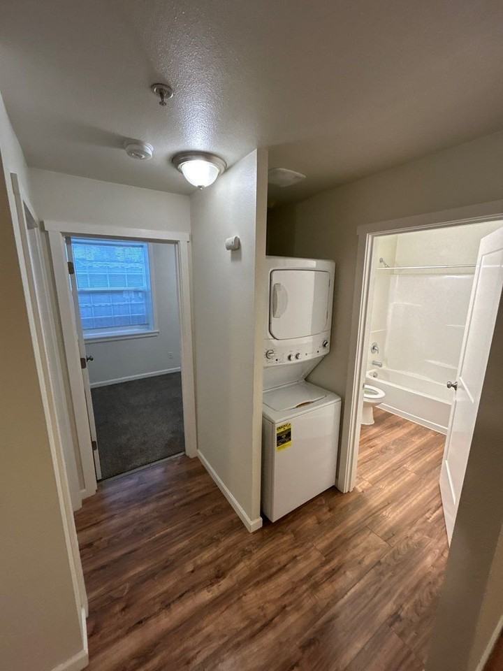 200 Railroad Ave #2 - Photo 7 of 12