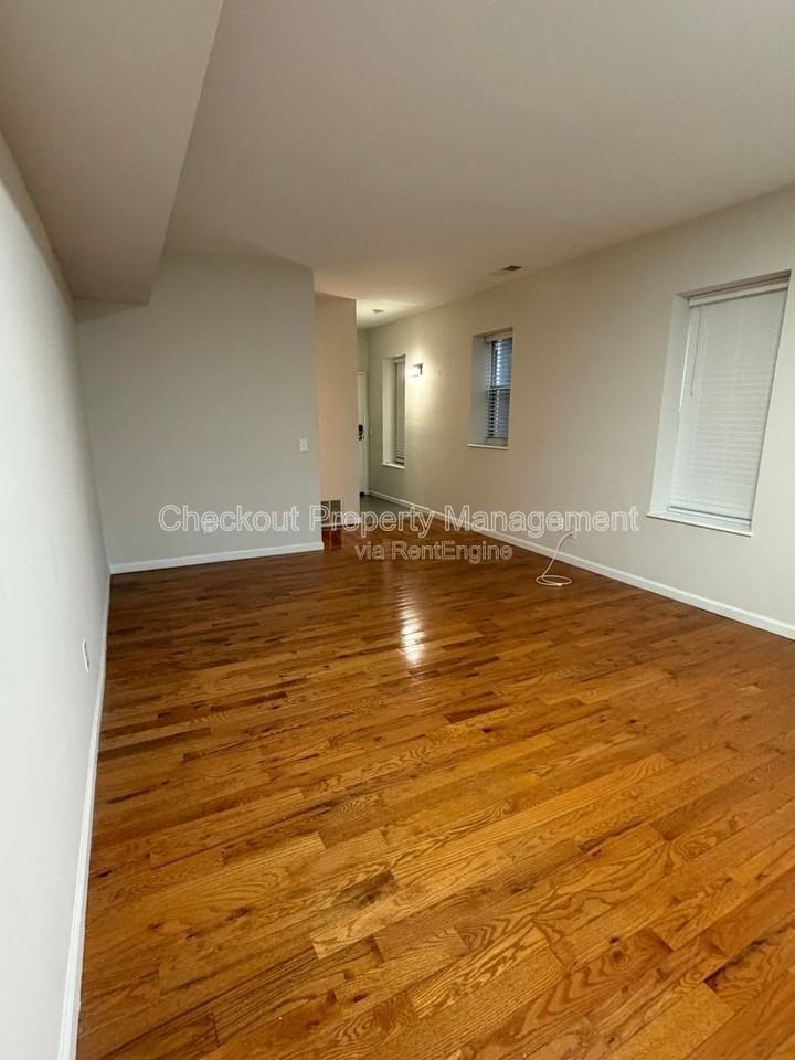 5531 Pershing Ave - Photo 2 of 15