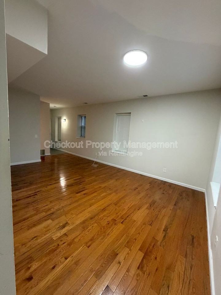 5531 Pershing Ave - Photo 3 of 15