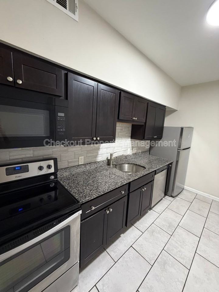5531 Pershing Ave #12
