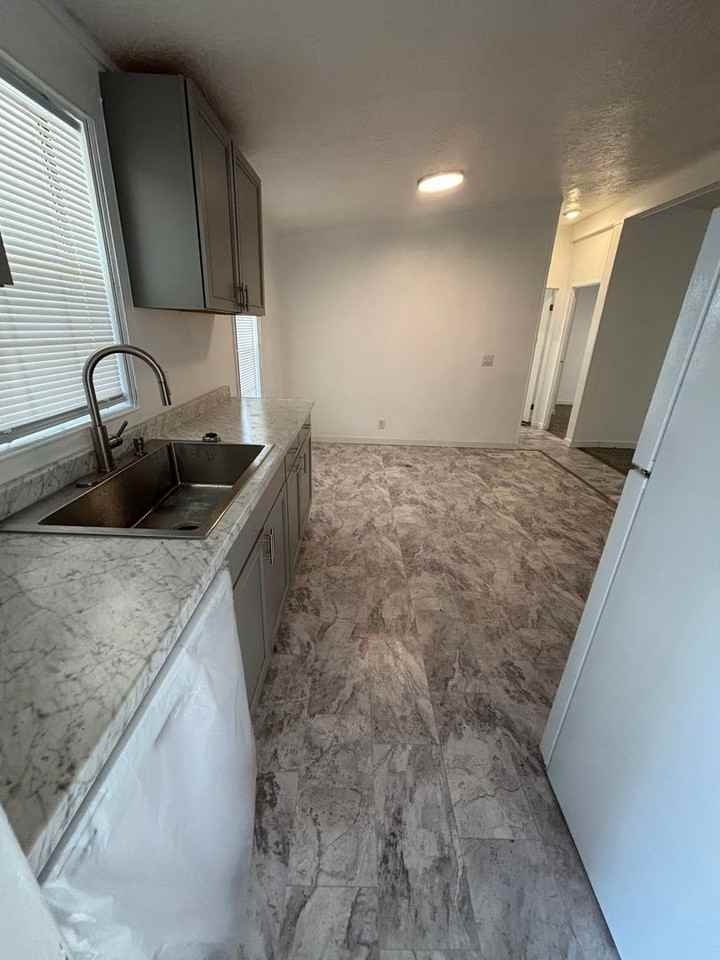 301 Archie St - Photo 4 of 14